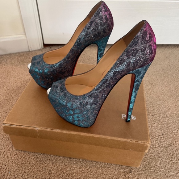 Shoe - Picture 3 of 4